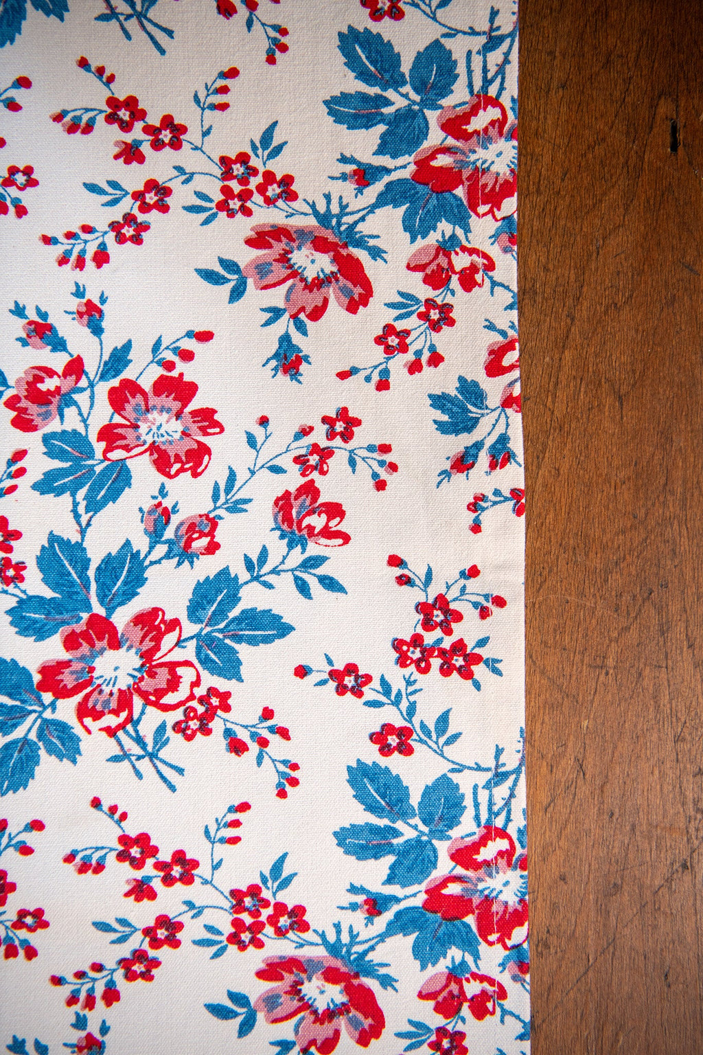 Magnolia Table Runner